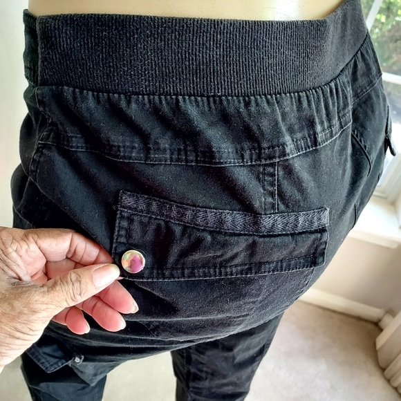 BRIGGS FIVE POCKET MID-RISE BLACK CARGO JEANS - Picture 2 of 4